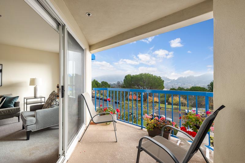 Type C – 1 Bed + Den, 2 Baths  #4